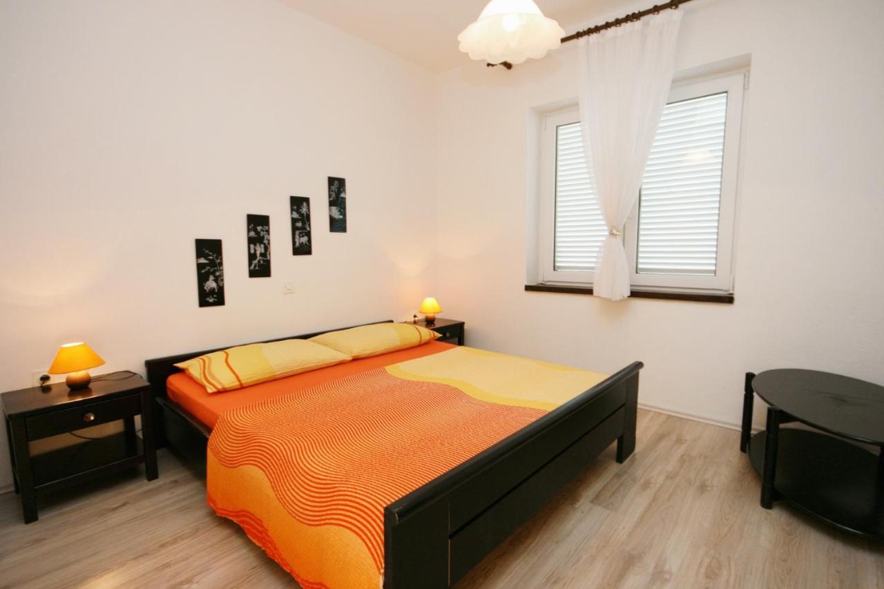 Apartments With A Parking Space Novi Vinodolski - 5529 외부 사진